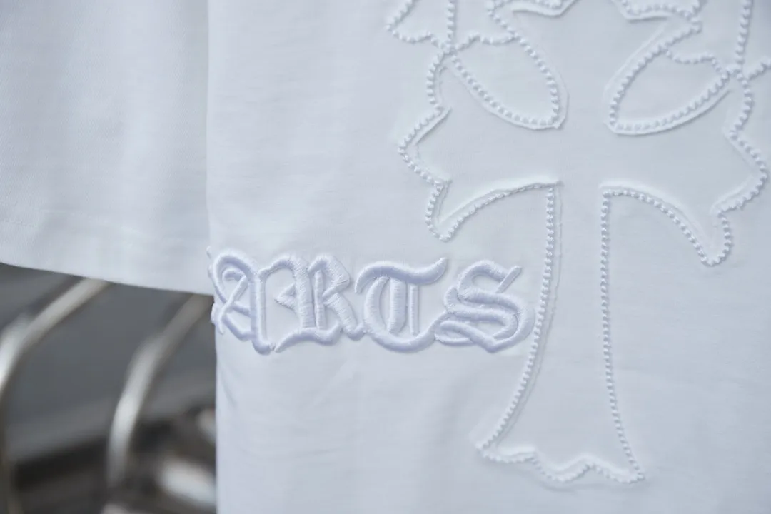 🅿️190 Ch*ome Hearte 25SS early spring new style, appliqué embroidered Crow heart cross short sleeves, light luxury, essential item for daily commuting for men and women, correct version, welcome to compare, detailed features · 320g 100% pure cotton double yarn jersey fabric · Custom dyed in the same vat, special thickened 32 count double strand 1X1 thread · Symmetrical front and rear imported Tajima machine embroidery tatami embroidery ➕ original cloth patch embroidery · Back neck webbing Croxin hardware accessories · Double needle stitching cross-stitching process · Original main mark washed tag brand moisture-proof paper packaging Color: black/white/grey Size: S/M/L/XL